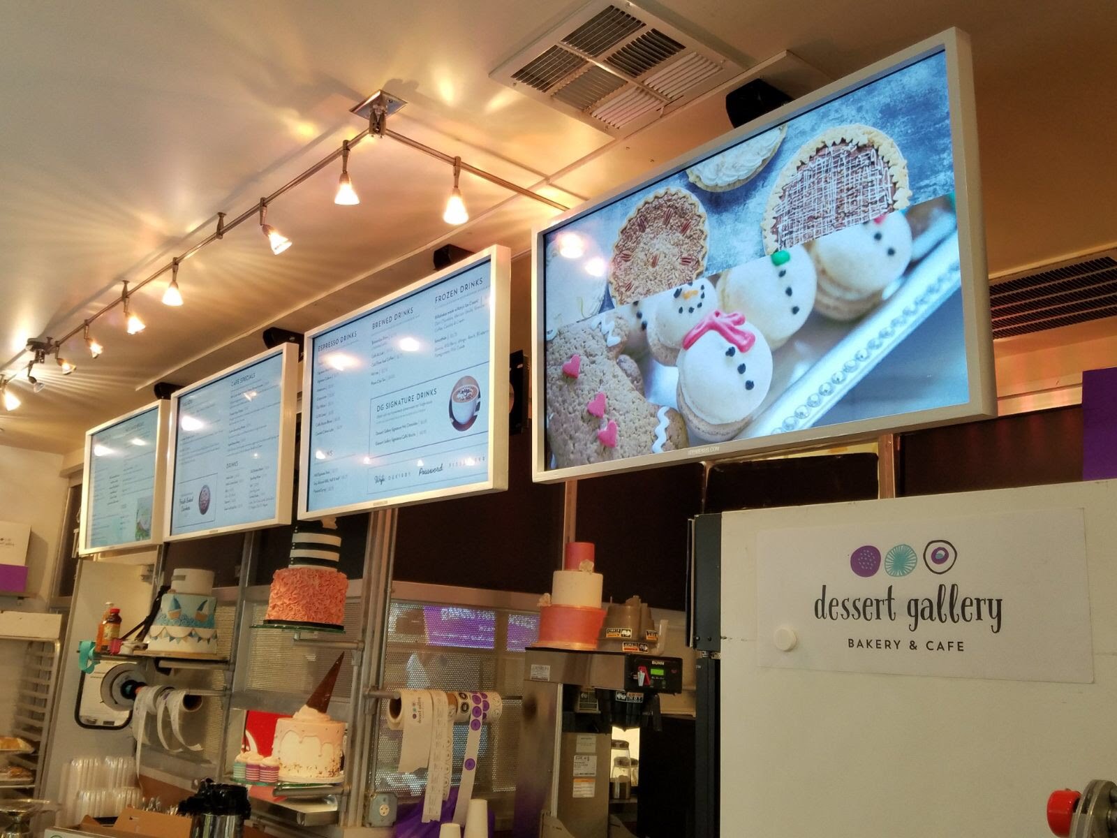 GLOBOX - Stand out from your competitors and make an immediate impact on  your customers with Globox Digital Signage! From high-definition standard  displays to transparent window hanging screens - our digital displays